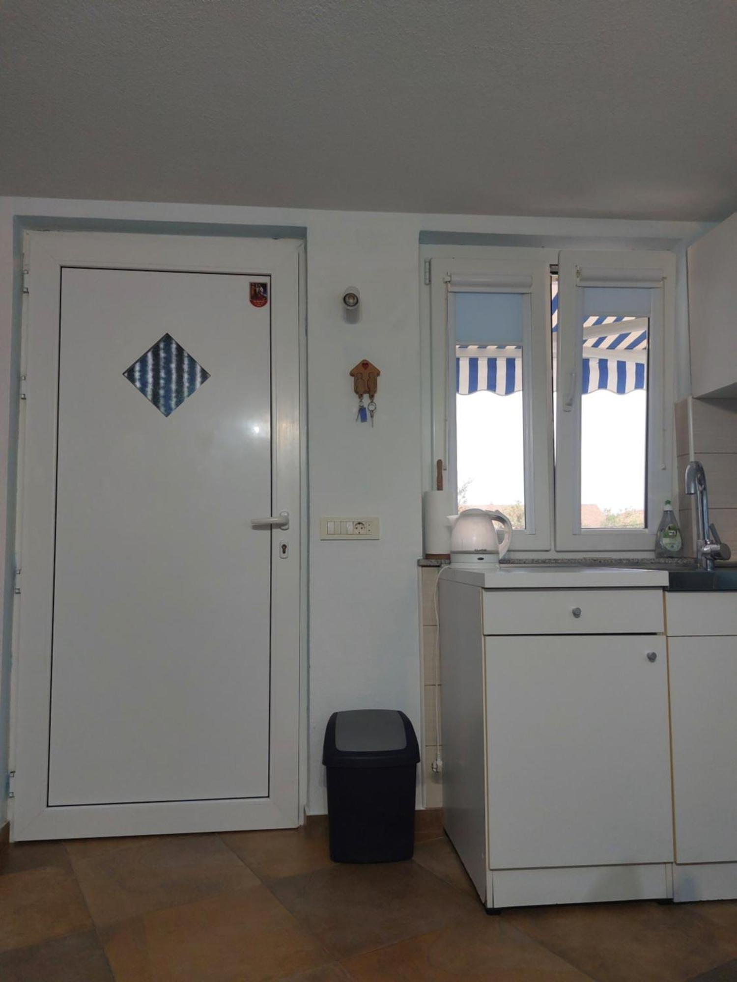 Apartmani Damir Kazija Pakoštane Exterior foto